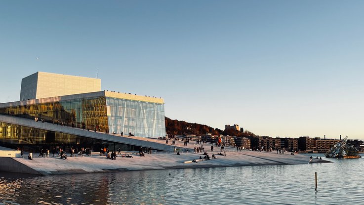 VISUELL Blogbeitrag: Weiterbildung in Oslo: Blick auf das Opernhaus in Oslo