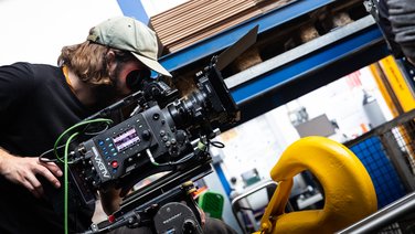 VISUELL Kommunikationsdesign: Kino-Werbespot „Wir haben das Zeug zum Heben!“ für STAHL CraneSystems VISUELL Kommunikationsdesign: Kino-Werbespot für STAHL CraneSystems: Der Kameramann in Action