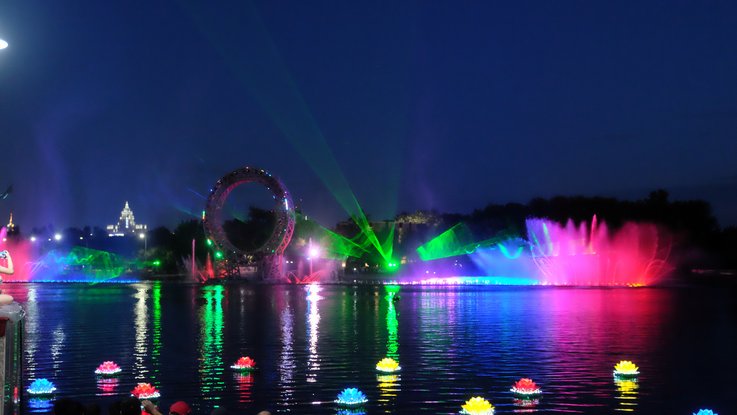 VISUELL Blogbeitrag: Weiterbildung in Astana zur EXPO: Astana leuchtet bunt bei Nacht