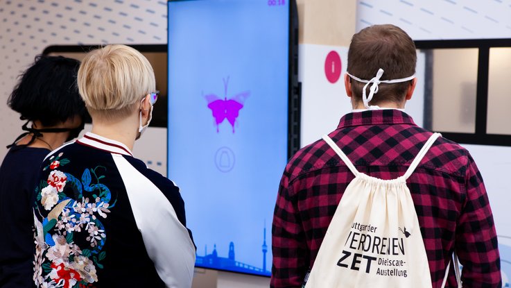 VISUELL Szenografie: die erste Escape-Ausstellung der Welt im StadtPalais Stuttgart – Museum für Stuttgart VISUELL Szenografie: Escape-Ausstellung: Besucher bestaunen die Ausstellung