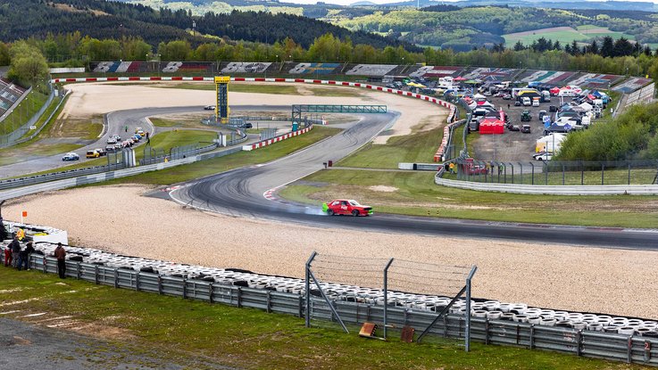 VISUELL Blogbeitrag: Wir fotografieren und schreiben die Titelstory des DeinsMeinsUnsers, das Thema: Denise Ritzmann die Driftkönigin am Nürburgring VISUELL Blogbeitrag: Titelstory des DeinsMeinsUnsers: Die Strecke des Nürburgrings