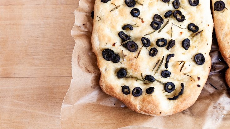 VISUELL Blogbeitrag: Das Event unterm Dach mit dem Thema „Taste the best“ – das Olivenöl-tasting. VISUELL Blogbeitrag: Event unterm Dach– das Olivenöl-tasting: Eine Foccacia mit Oliven