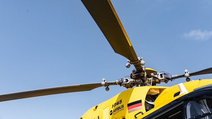 VISUELL Blogbeitrag: ADAC Luftrettung in Ulm mit dem Christoph 22: Detailaufnahme der Rotor-Blätter