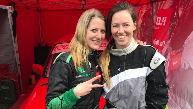 VISUELL Blogbeitrag: Wir fotografieren und schreiben die Titelstory des DeinsMeinsUnsers, das Thema: Denise Ritzmann die Driftkönigin am Nürburgring VISUELL Blogbeitrag: Titelstory des DeinsMeinsUnsers: Laureen Seider mit Denise Ritzmann