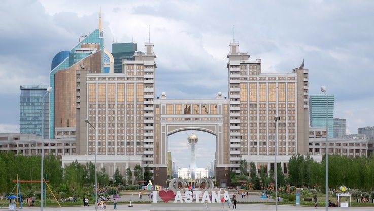 VISUELL Blogbeitrag: Weiterbildung in Astana zur EXPO: Das Scootes Monument in Astana