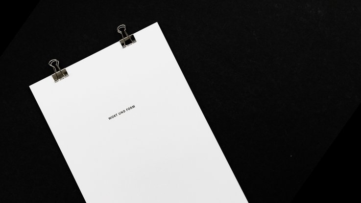 VISUELL Blogbeitrag: VISUELL-Kalender 2021: Weiße Coverseite mit Aufschrift Wort und Form