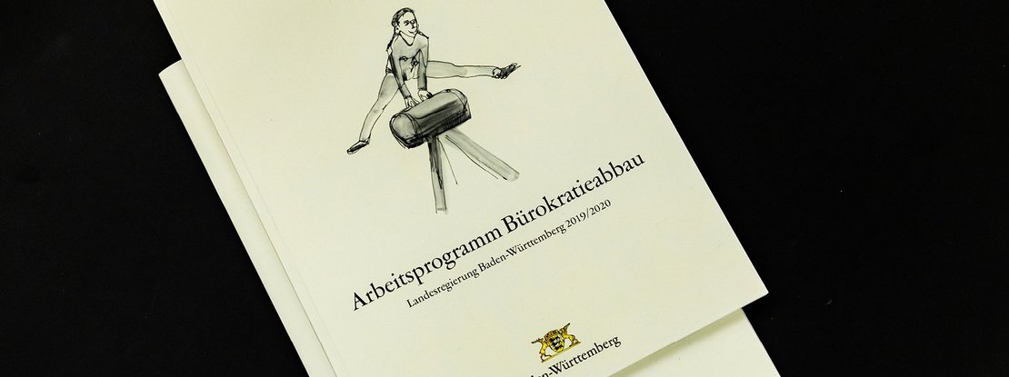 VISUELL Kommunikationsdesign: Vorderseite Arbeitsprogamm Bürokratieabbau mit passender Illustration