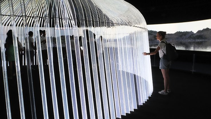 VISUELL Blogbeitrag: Weiterbildung in Astana zur EXPO: Eine Lichtinstallation in der 100 Meter hohen Kugel aus Glas auf dem EXPO-Gelände