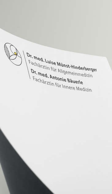 VISUELL Kommunikationsdesign: Corporate Design: Detail des Briefbogens mit den Namen der beiden Ärztinnen